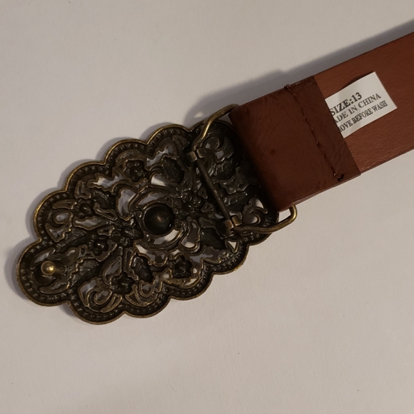 Bronze detail buckle brown belt - Picture 4 of 6